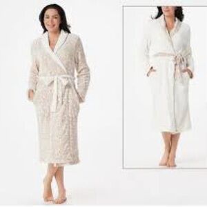 Casa Zeta-Jones Reversible Elegant Beige Floral Women's Robe